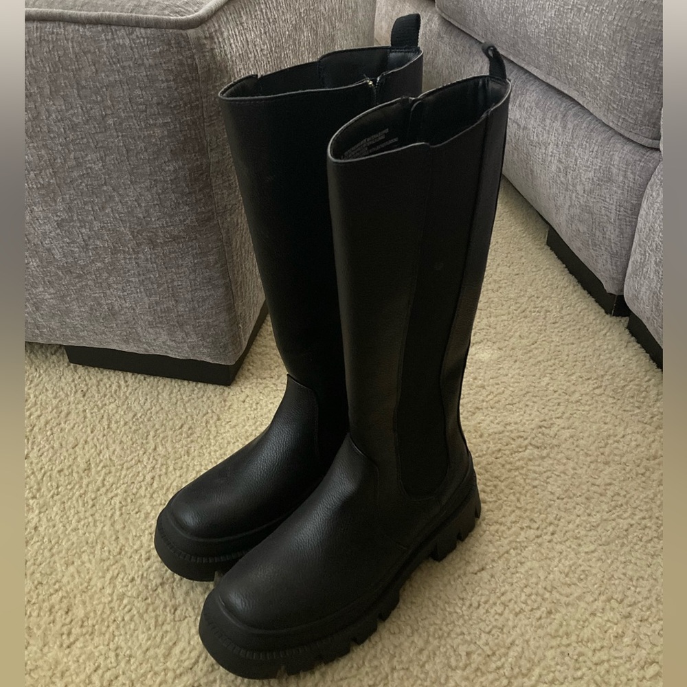 Lug sole boots